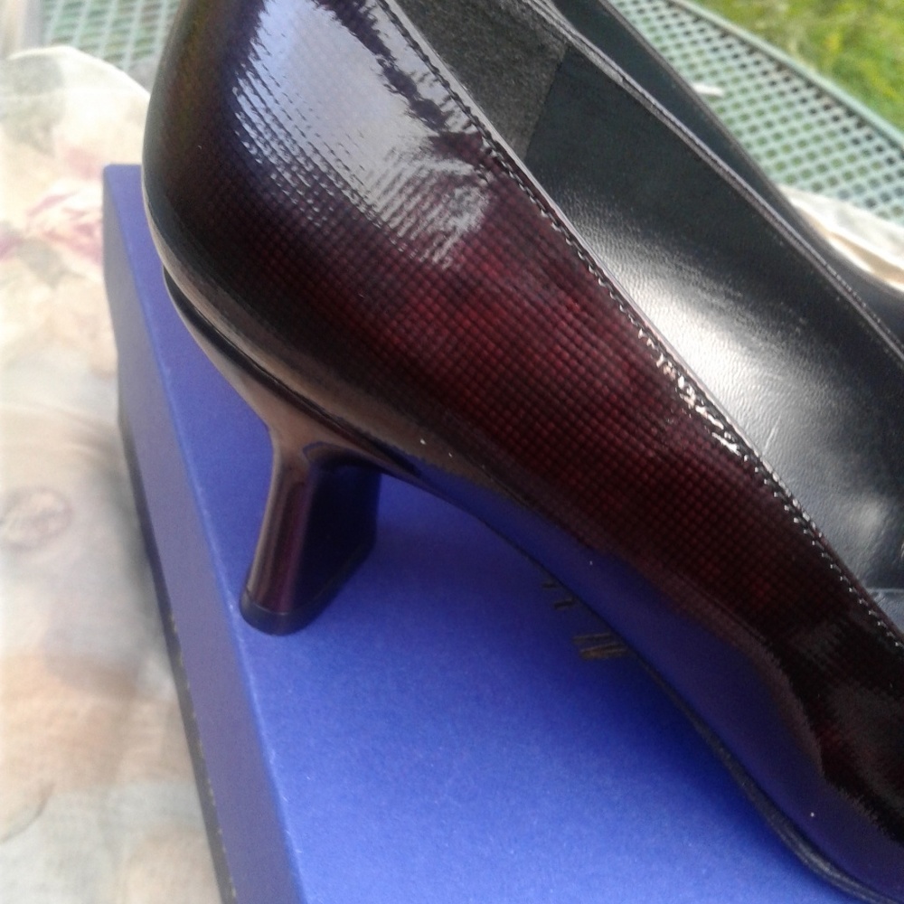 Stuart Weitzman - Picture 3 of 5